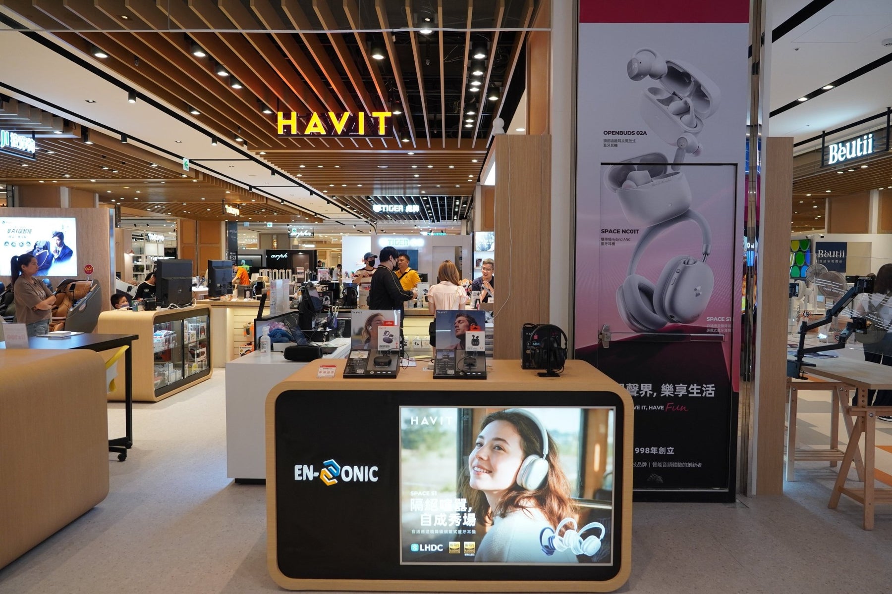 HAVIT Taiwan Audio Experience Center offiziell eröffnet – Besucher genießen praktisches Probehören mit den neuesten Kopfhörern